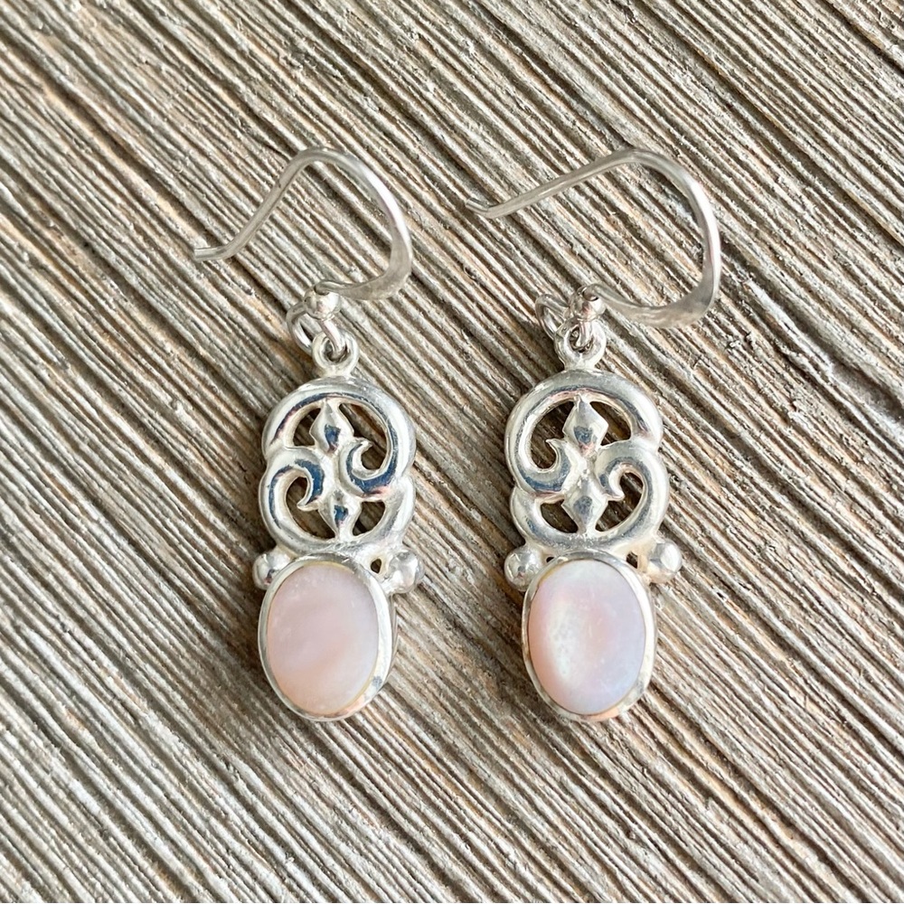 Beautiful oval pink Mother of Pearl earrings w/ filigree .925 sterling